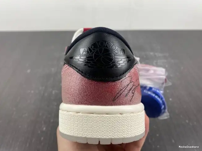 MaikeSneakers ROOM 'RED BLACK' JORDAN OG TROPHY LOW AIR FN0432-017 1 X 0421